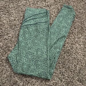 BuffBunny leggings succulent pattern large like new 25”